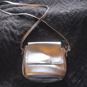 Rode gold cross body purse